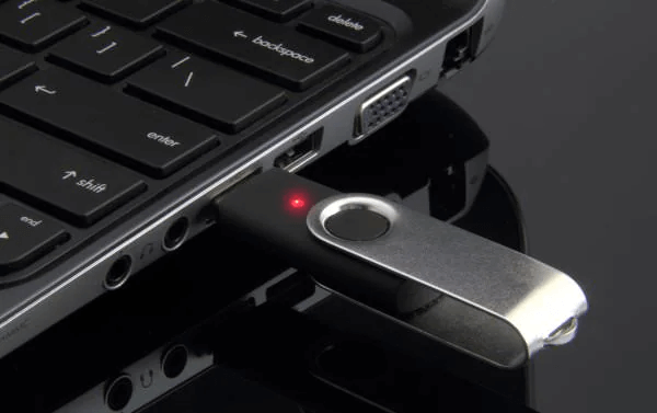 lexar flash drive red light stays on error